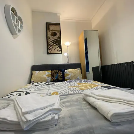 Swanky Apartament *